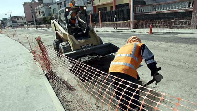 Hoy se iniciaron las obras de asfaltado de la calle Manuel Irribarren. (Referencial/Heiner Aparicio)