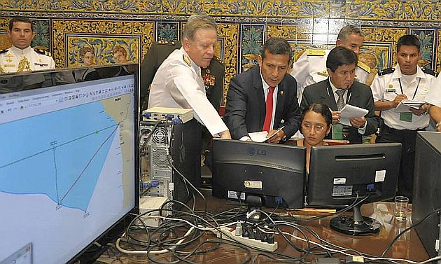 Ollanta Humala se reunión con cartógrafos de La Marina tras fallo de La Haya. (Mindef)