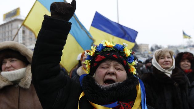 Ucrania: Gobierno dimite y deroga leyes contra los manifestantes. (Reuters)