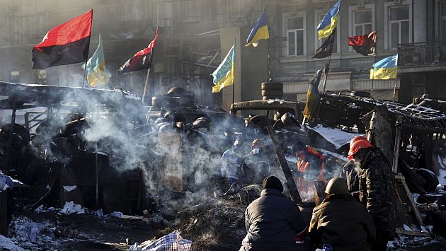 Protestas violentas en Kiev aún continúan. (EFE)