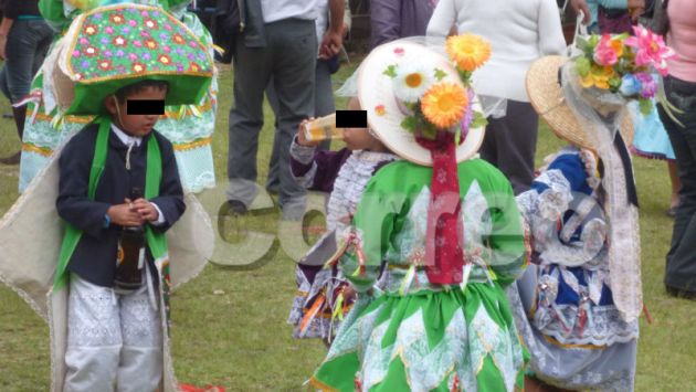 Huancayo: Polémica por niños que beben cerveza en fiesta patronal. (Diario Correo)