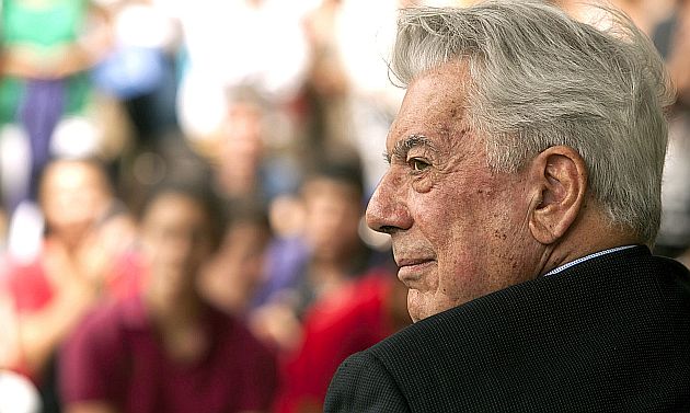 Mario Vargas Llosa dice que Perú y Chile deben mirar hacia adelante tras fallo de La Haya. (EFE)