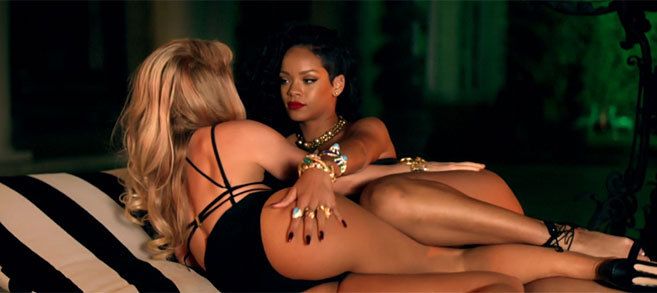 El video de alto voltaje de Shakira y Rihanna incluye ropas ligeras, caricias y lecho. (Difusión)