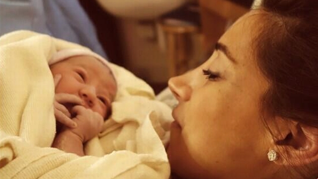 Danielle, esposa de Kevi, trajo al mundo a la pequeña Alena Rose Jonas. (@Dreft)