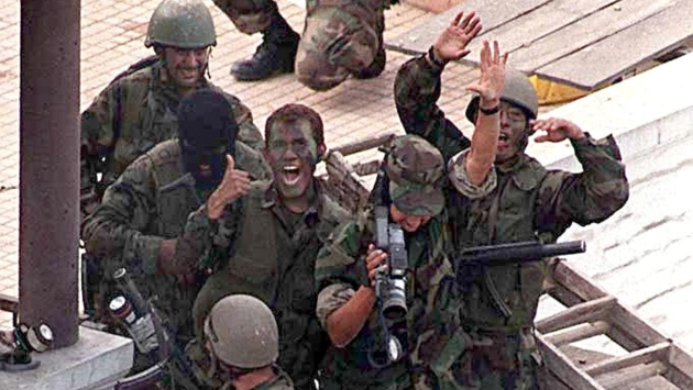 LOS DEFENDERÁN. Comandos siguen en la mira 15 años después. (AFP)