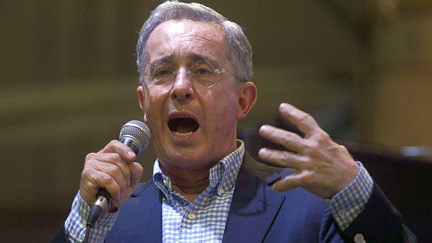 FARC acusan a Álvaro Uribe de estar detrás del espionaje a negociadores. (AFP)
