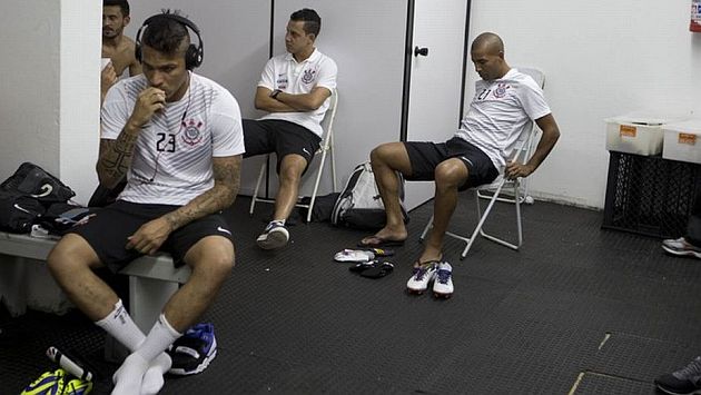 Tensión entre los jugadores del Corinthians fue grande. (Agencia Cortintios Jr.)