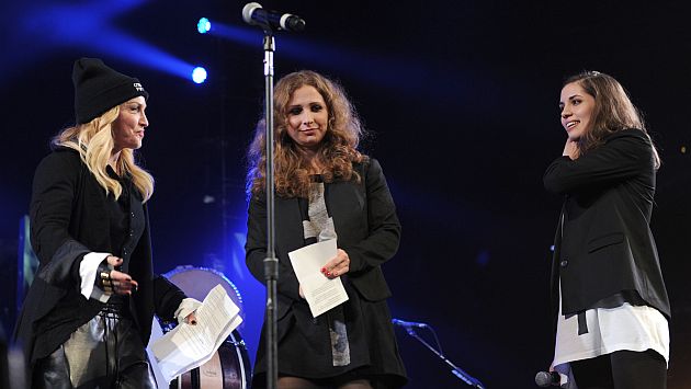 Integrantes de Pussy Riot en concierto benéfico con Madonna. (AFP)