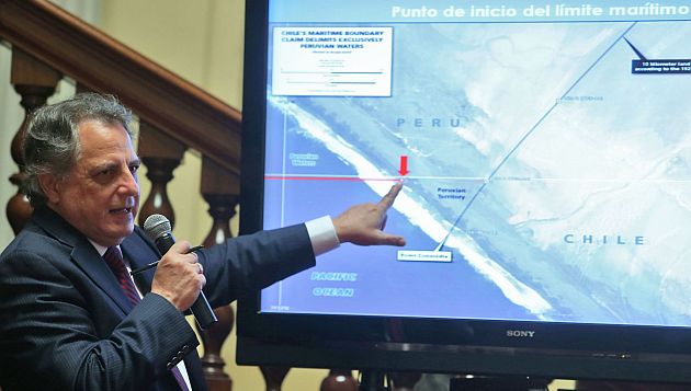 Manuel Rodríguez Cuadros explica que fallo de La Haya no se vincula a triángulo terrestre. (Andina)