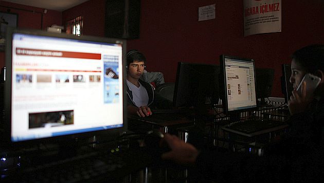 En Turquía se han cerrado ya varias plataformas de Internet. (Reuters)