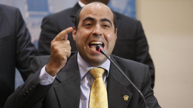 Pedro Spadaro, vocero de Fuerza Popular, exigió a premier César Villanueva explicar si ya aumentó el salario a los policías, maestros y médicos. (Perú21)