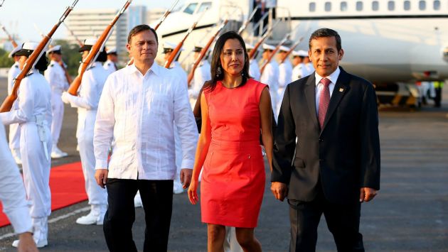 Ollanta Humala llegó acompañado de su esposa, Nadine Heredia. (Difusión)