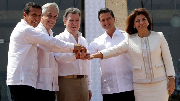 Foto oficial con los mandatarios de la Alianza y la presidenta de Costa Rica, quien quiere integrar el grupo. (EFE)
