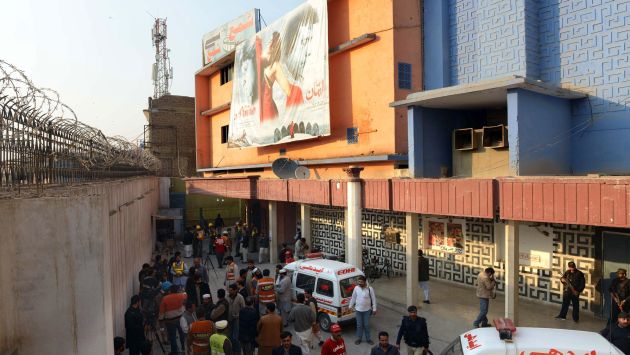 Pakistán: Al menos 12 muertos por atentado en cine porno. (AFP)
