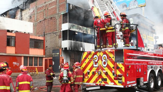 Las 56 compañías de bomberos de Lima y Callao recibirán nuevas motobombas. (USI)