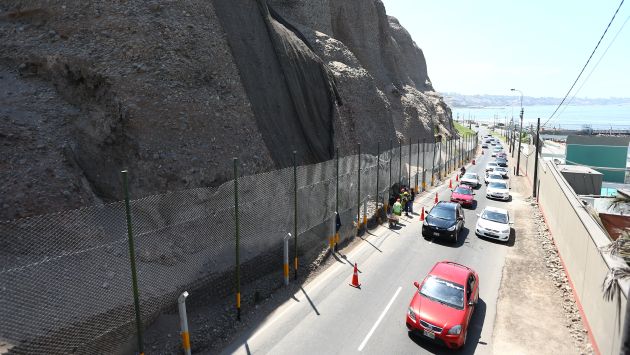 Costa Verde se ha vuelto zona de accidentes por la caída de piedras de los acantilados. (Perú21)