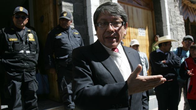 Ayacucho: Ciro Castillo Rojo junta firmas para inscribir partido político. (Heiner Aparicio)