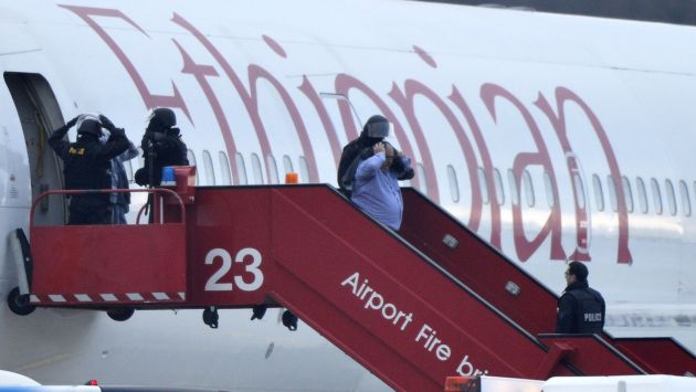 Copiloto secuestra avión etíope y pide asilo en Suiza. (AFP)