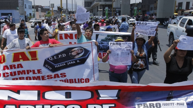 PROTESTA. Marcha de ‘chosicanos’ causó congestión vehicular. (David Vexelman)
