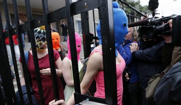 Rusia: Liberan a dos integrantes de ‘Pussy Riot’ arrestadas en Sochi. (Reuters)