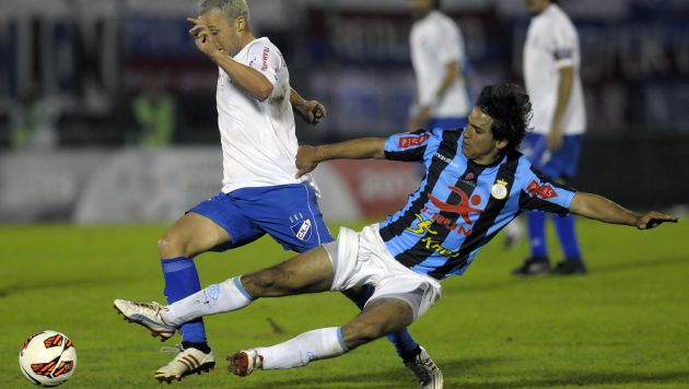 Real Garcilaso se enfrenta hoy ante el Defensor Sporting en el estadio Luis Francini de Uruguay. (AP)