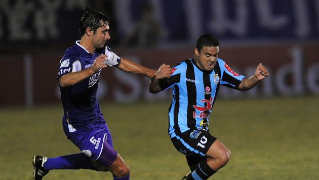 Real Garcilaso fue apabullado por Defensor Sporting en Uruguay. (AFP)
