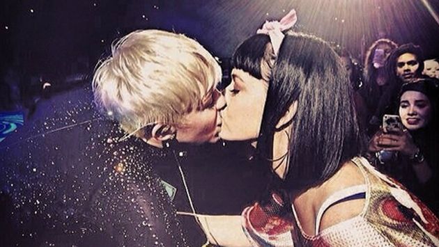 Miley Cyrus besó a Katy Perry. (YouTube)