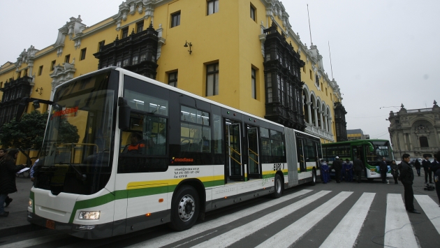 NUEVA EVALUACIÓN. Desde julio, los buses azules circularán por las Avs. Arequipa y Tacna. (César Fajardo)