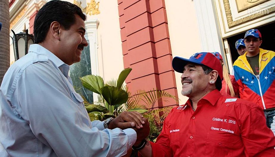 Diego Maradona. “Creo en Venezuela. Viva Chávez. Viva Maduro. Aguanten; Chávez los está acompañando desde el cielo. Me siento muy orgulloso de defender una patria bolivariana, como la quería el comandante Chávez. Un saludo grande”, expresó el mítico ‘10’.