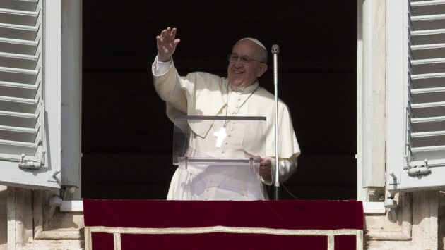 Papa Francisco continuó con su discurso pese a traspié. (USI).