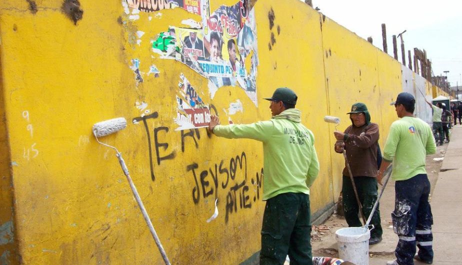 Municipalidad de Lima, a través de sus obreros, inició la recuperación de los exteriores de La Parada. (Difusión)