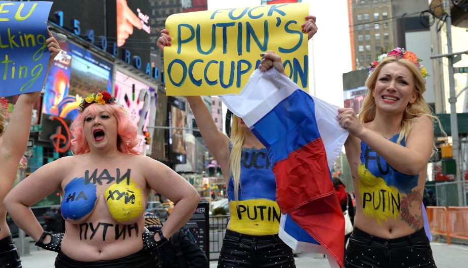 Representantes del grupo Femen protestan en EEUU contra las acciones de Rusia en Ucrania. (AFP)