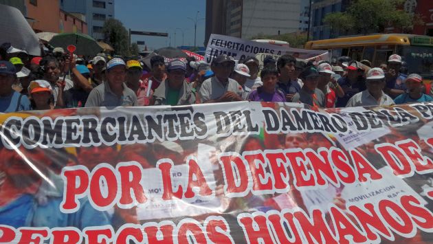 Comerciantes de La Parada fueron impedidos de llegar al Congreso. (Mario Zapata/Canal N)