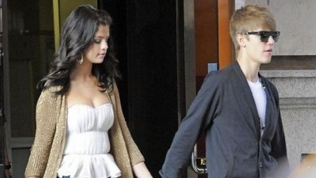 Justin Bieber y Selena Gómez son ampayados paseando juntos. (USI)