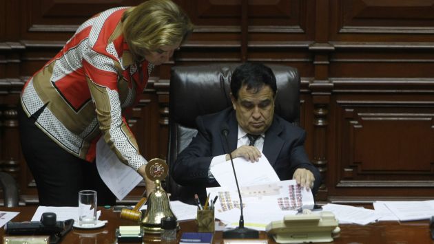 José León pidió a Fredy Otárola que convoque comisión especial. (Nancy Dueñas)