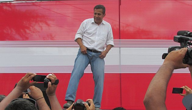 Se puso los pantalones por su esposa. Ollanta Humala hizo cerrada defensa de Nadine Heredia. (USI)