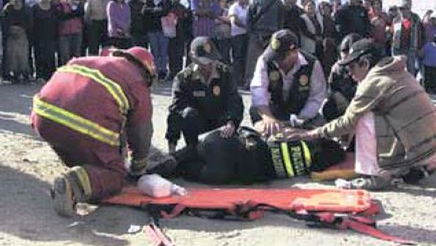Arequipa: Auto atropella a mujer policía. (Heiner Aparicio)