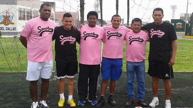 Kukin Flores posa junto al comando técnico del Sport Boys. (Foto: Zona Rosada)