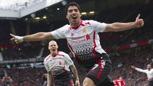 Liverpool gana 3-0 al Manchester United con gol de Luis Suárez. (AP)