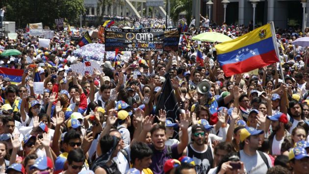 Reconocen crisis económica en Venezuela. (Reuters)