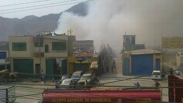 Cieneguilla: Incendio de proporciones afectó a unas 20 viviendas. (@PomahuacreDenis)