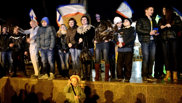 El 95,7% de crimeos votaron a favor de unirse a Rusia. Ciudadanos ya celebran decisión. (AFP)
