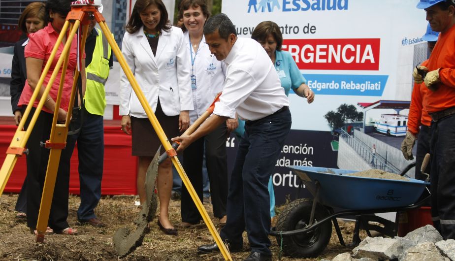 Ollanta Humala colocó la primera piedra del nuevo centro de Emergencias del hospital Rebagliati. (Foto: Mario Zapata)