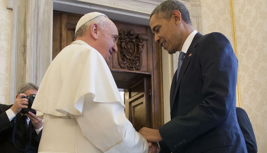 El presidente de Estados Unidos, Barak Obama, aseguró que el mundo necesita escuchar lo que dice el papa Francisco, durante una entrevista con el diario italiano Corriere della Sera. (AFP)