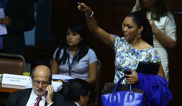 Cenaida Uribe se presentó ante la Comisión de Ética del Congreso. (USI)