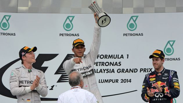 Lewis Hamilton triunfa en el Gran Premio de Malasia. (AFP)