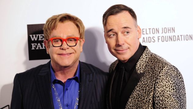 Elton John volverá a casarse con el cineasta David Furnish. (Reuters)