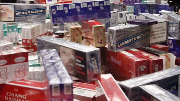 Contrabando de cigarros: Informales incluso venden a menores de edad. (AP)