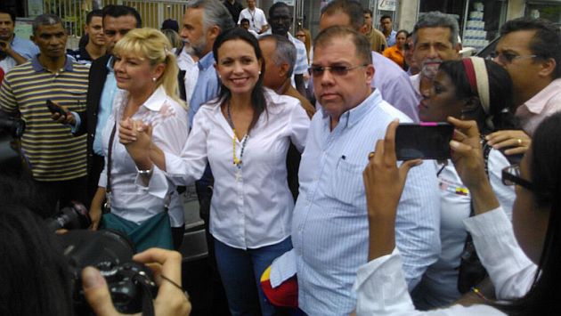 Venezuela: María Corina Machado marcha hacia el Congreso. (@ElNacionalWeb en Twitter)