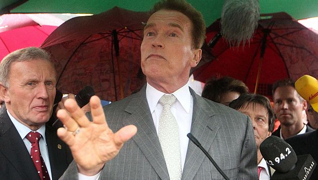 Arnold Schwarzenegger narra su infidelidad en un libro